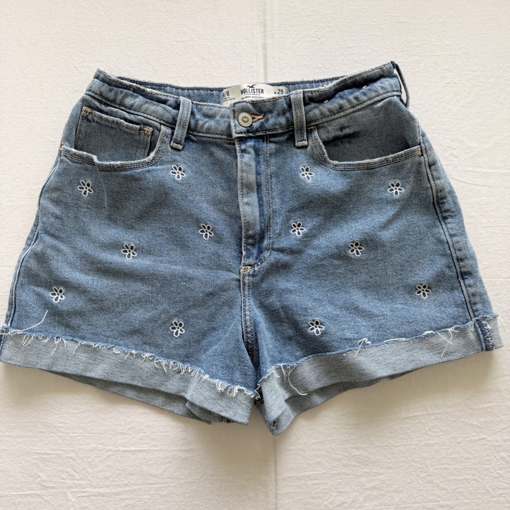 Hollister W29 Curvy Ultra High Rise Mom Shorts Floral Embroidered Denim Raw Hem